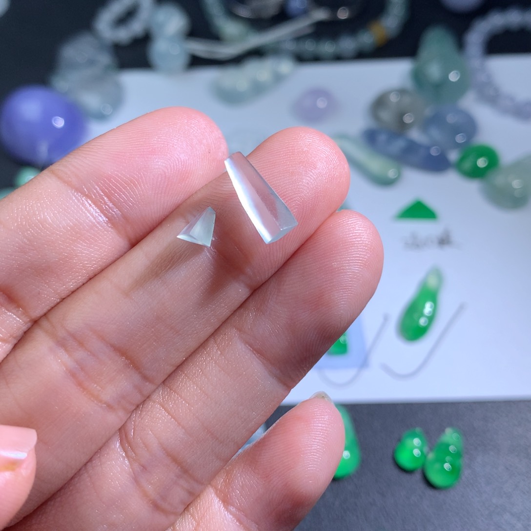 翡翠颈饰未镶嵌切割