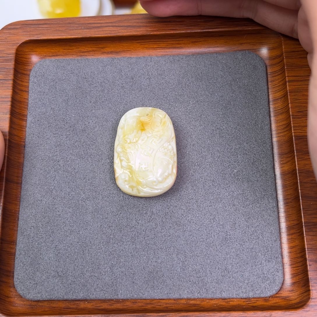 琥珀颈饰未镶嵌蜜蜡吊坠