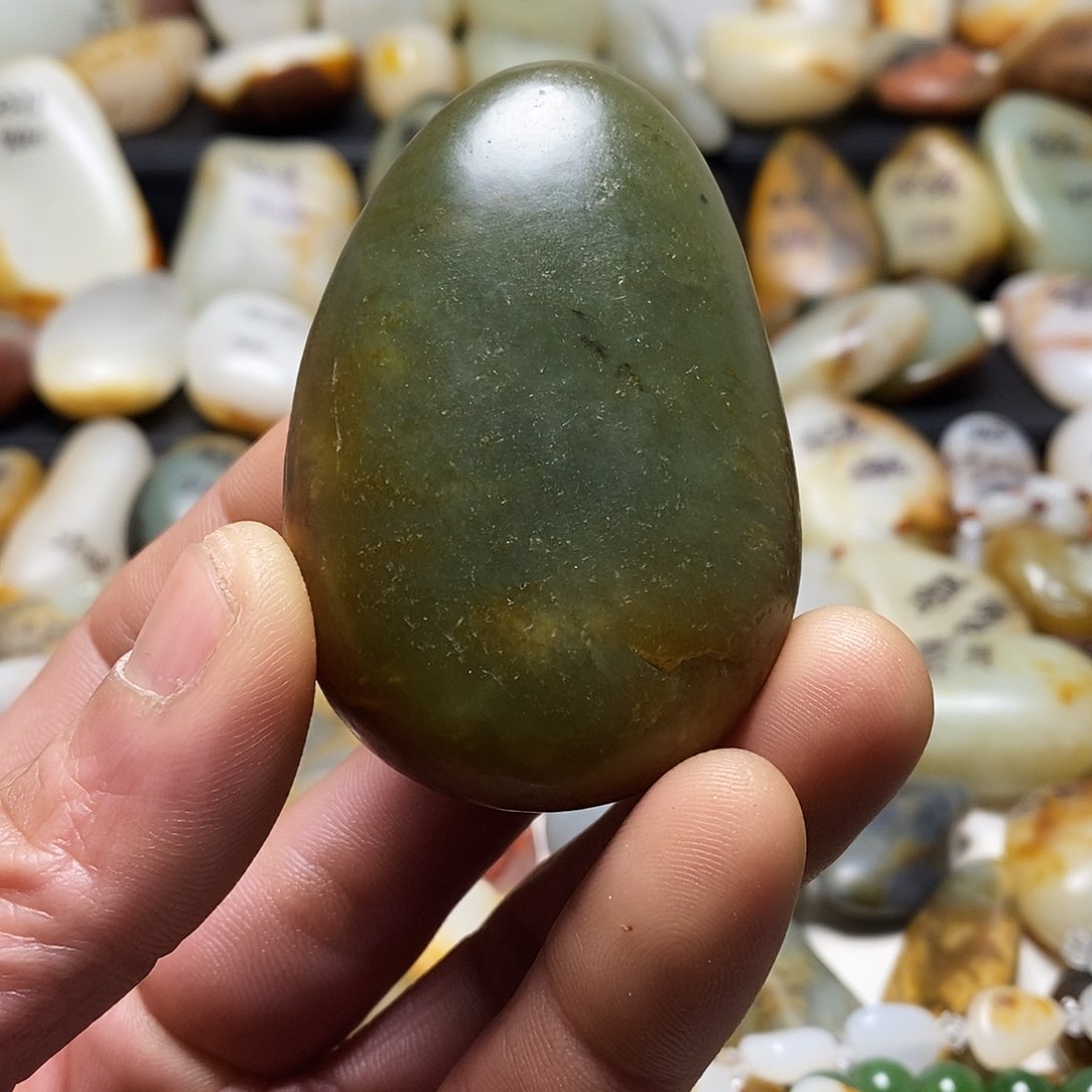 和田玉颈饰未镶嵌手把件