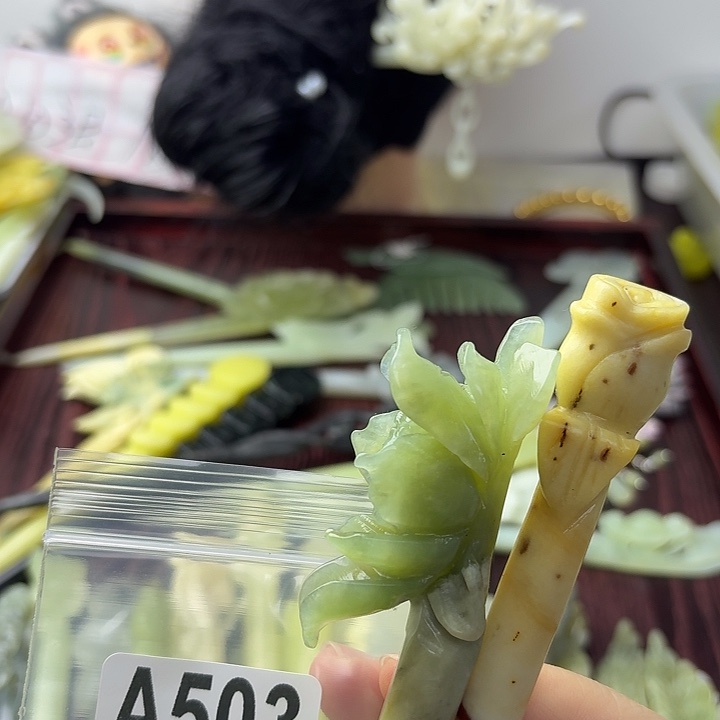 天***朗蛇纹石玉合金发饰