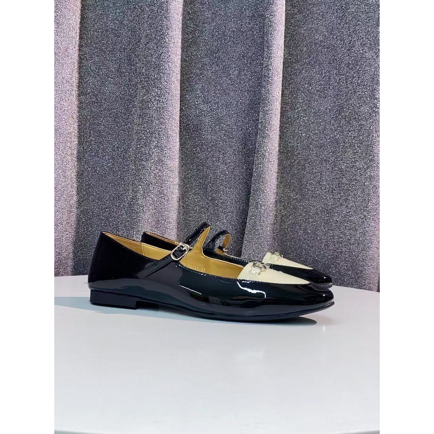 【表弟严选】C1631 黑色 时尚圆头舒适平跟玛丽珍真皮浅口女单鞋