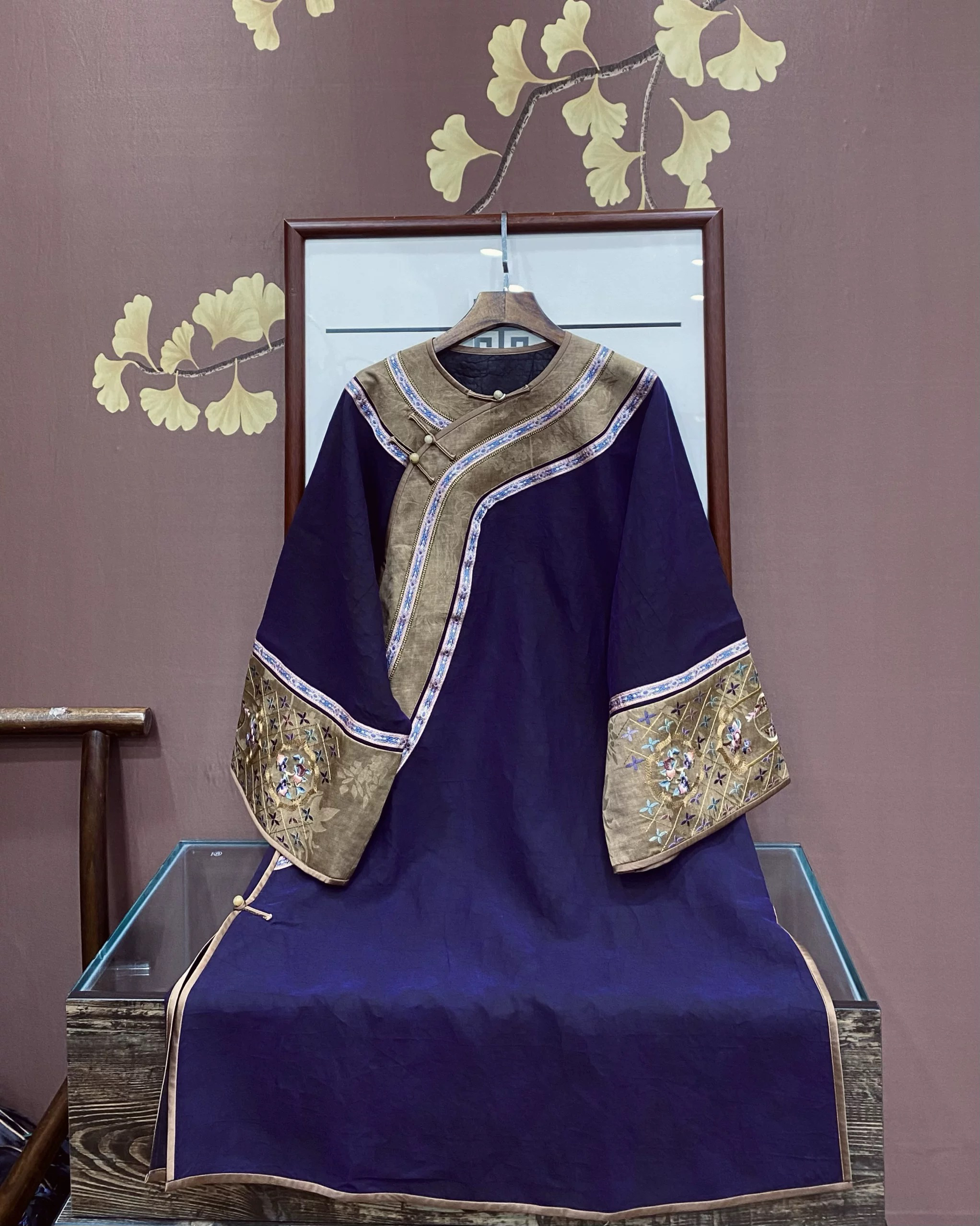 卿风B241312桑蚕丝香云纱龟裂纹刺绣中长款二大衫上衣太太服