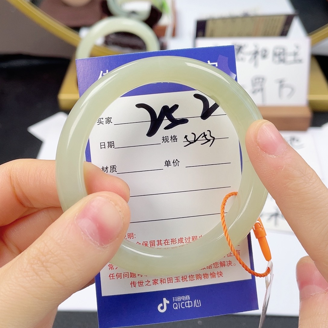 和田玉手镯未镶嵌