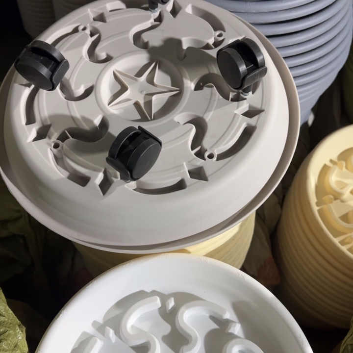 360托盘5个灰白色的加轮子20个