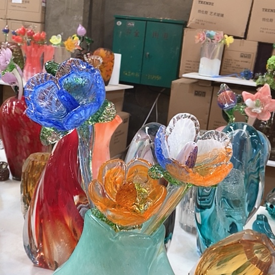 琉璃花瓶高45厘米宽9厘米