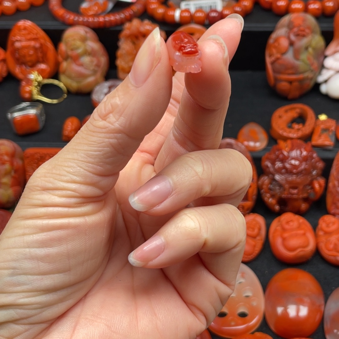 赵***彭南红玛瑙未镶嵌貔貅