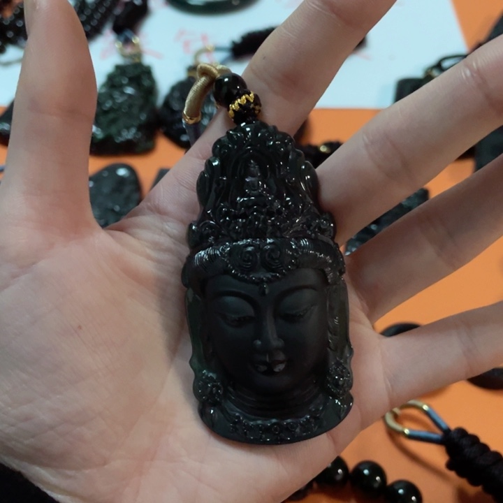 翡翠颈饰未镶嵌一**醉