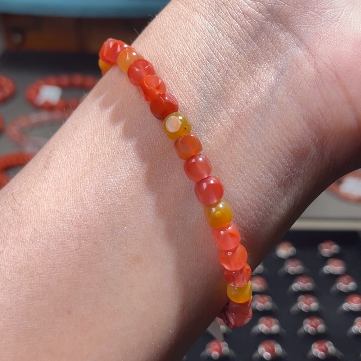 南红玛瑙鸡油黄六方 4.6mm未镶嵌