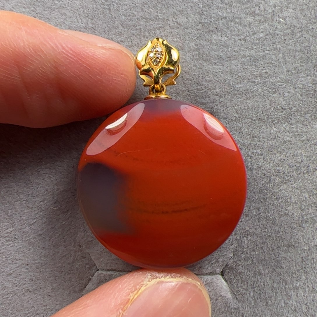 南红玛瑙吊坠18K金镶嵌
