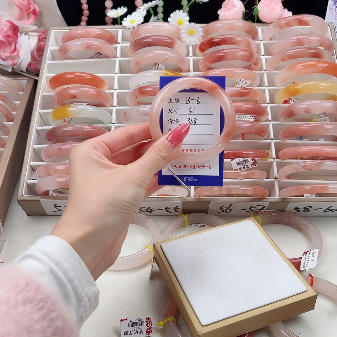 换***界石英质玉未镶嵌手镯