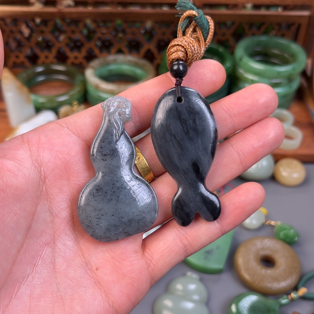 W****和田玉（糖玉）未镶嵌颈饰