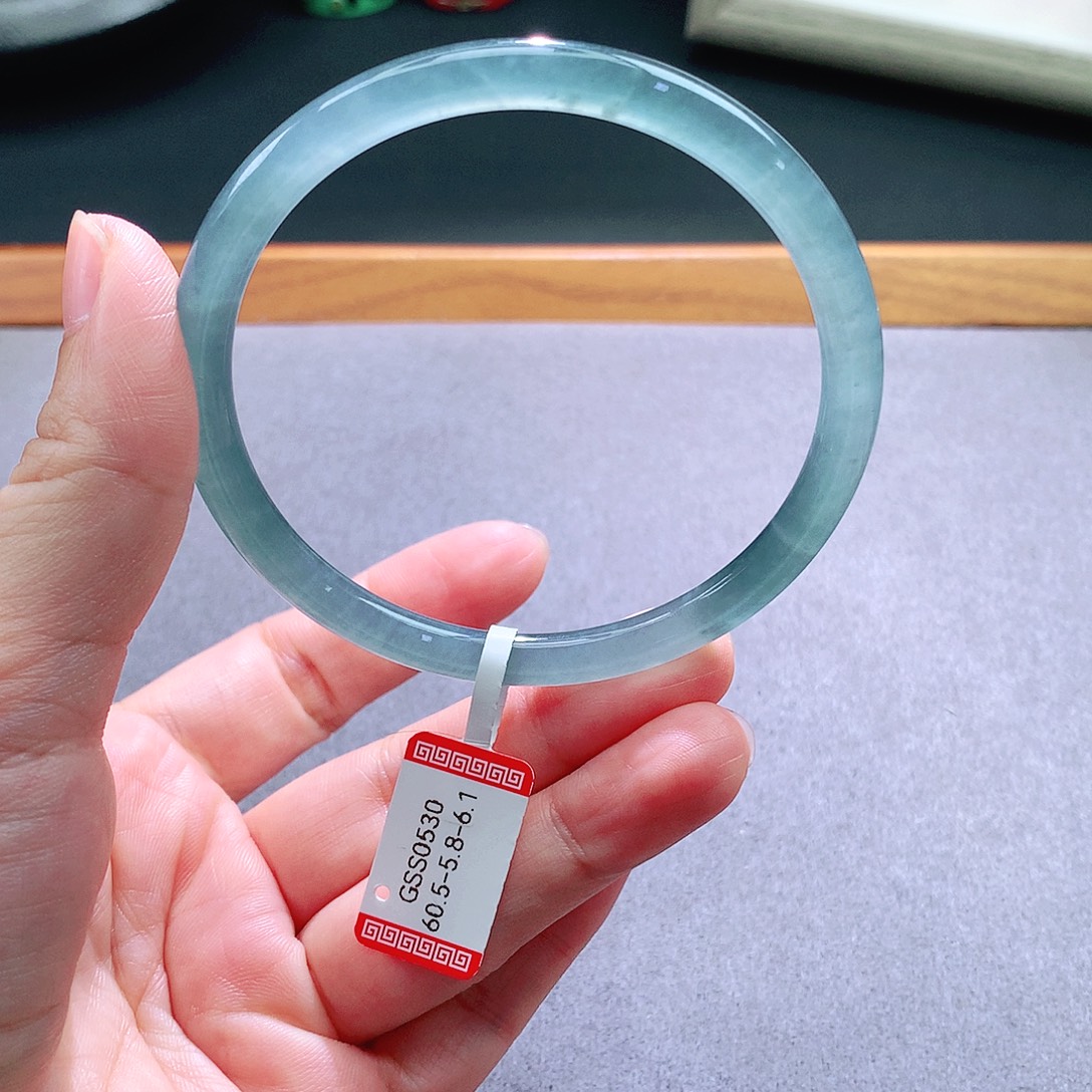 翡翠手镯未镶嵌天然翡翠手镯