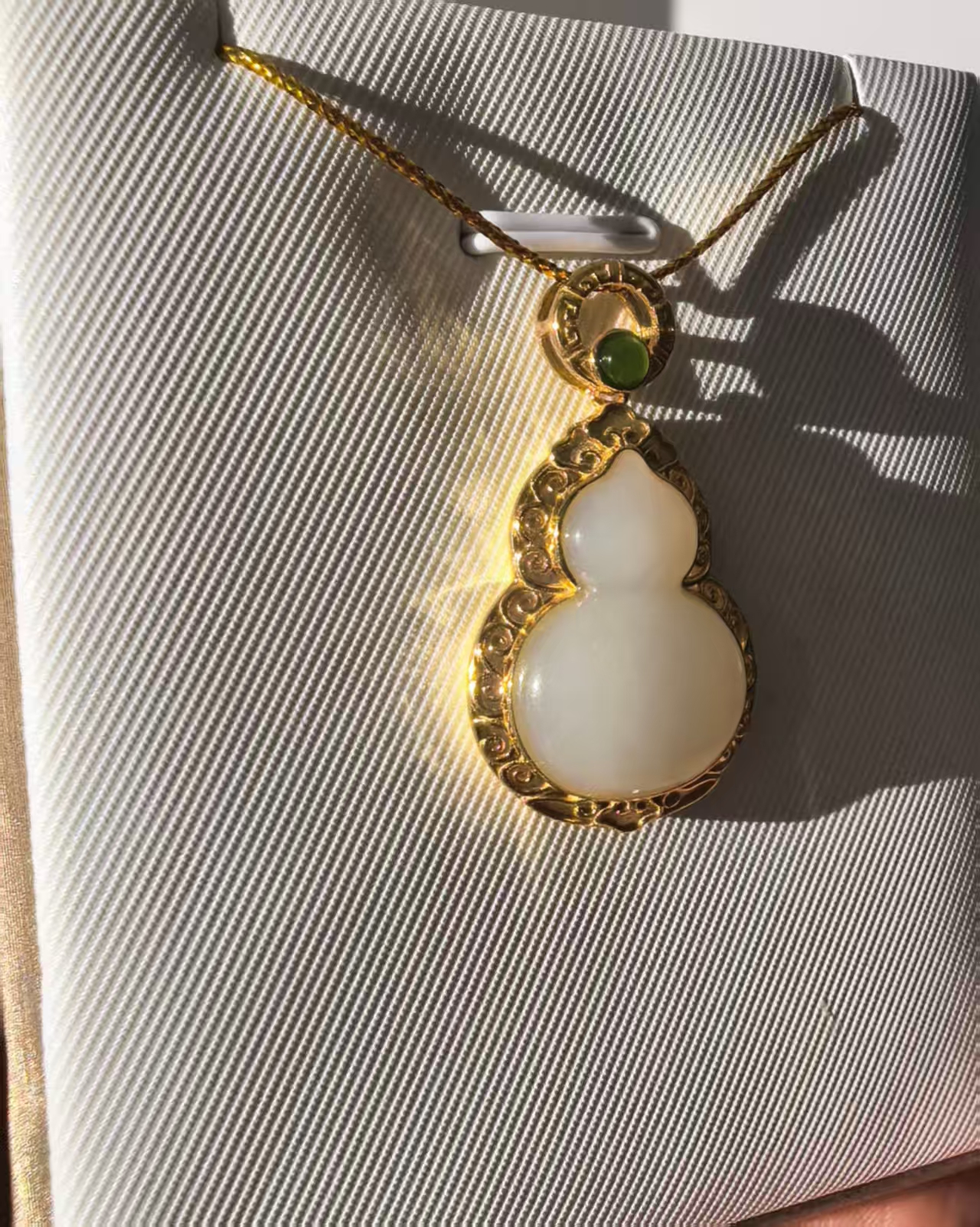 纯天然银镶玉葫芦吊坠