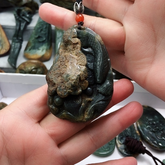 岫岩河磨玉（透闪石质玉）挂件未镶嵌