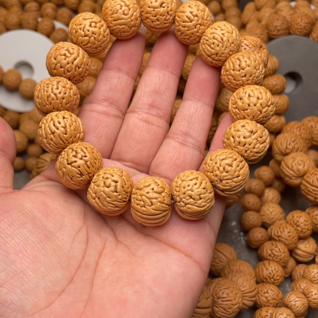 墨***游手串桃核麒麟元宝闪37