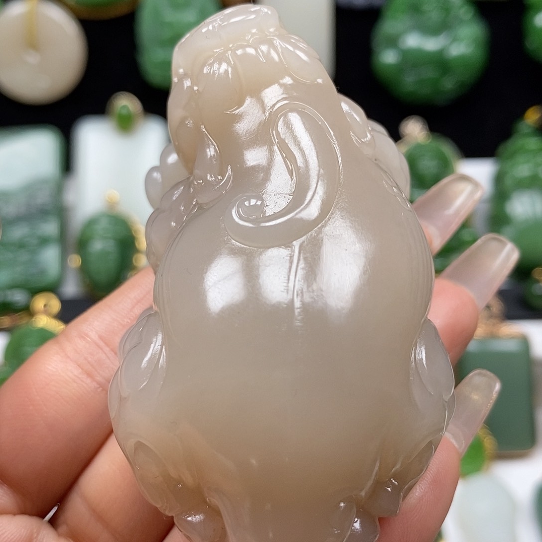 和田玉颈饰未镶嵌手把