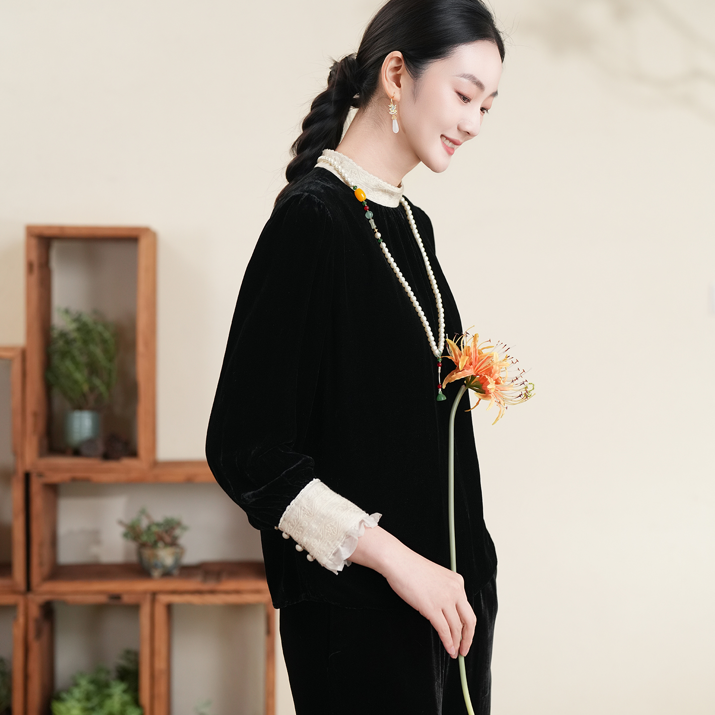 布符新中式「黑丝绒拼领刺绣上衣」2026年春季内搭长袖女NCCX21