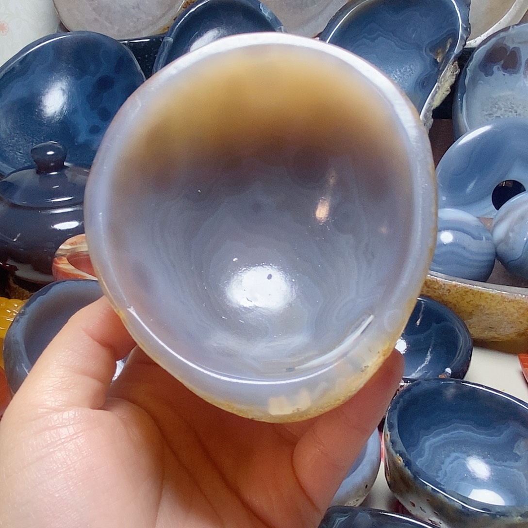 本***服玛瑙/玉髓未镶嵌，