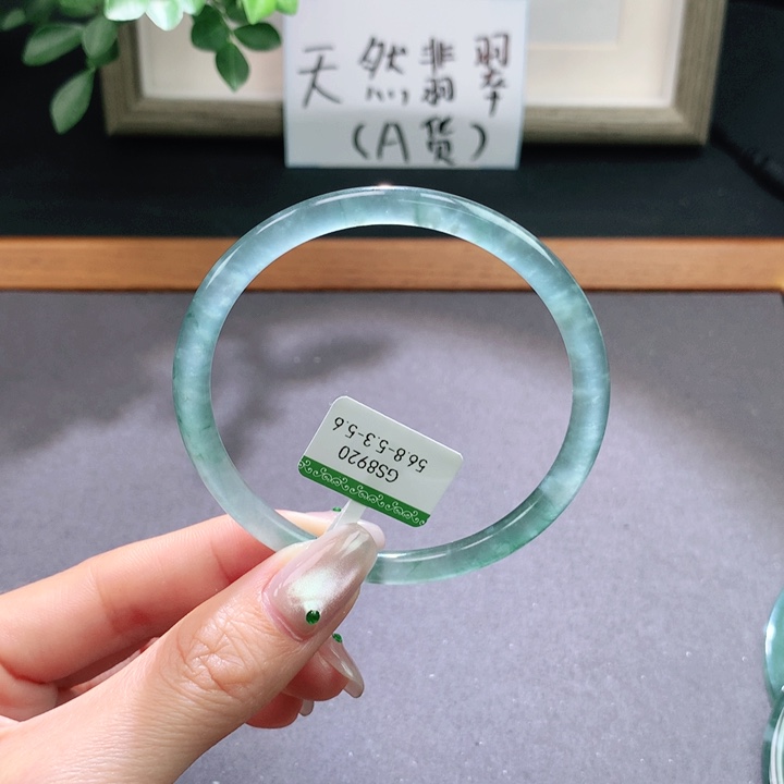 翡翠手镯未镶嵌天然翡翠手镯