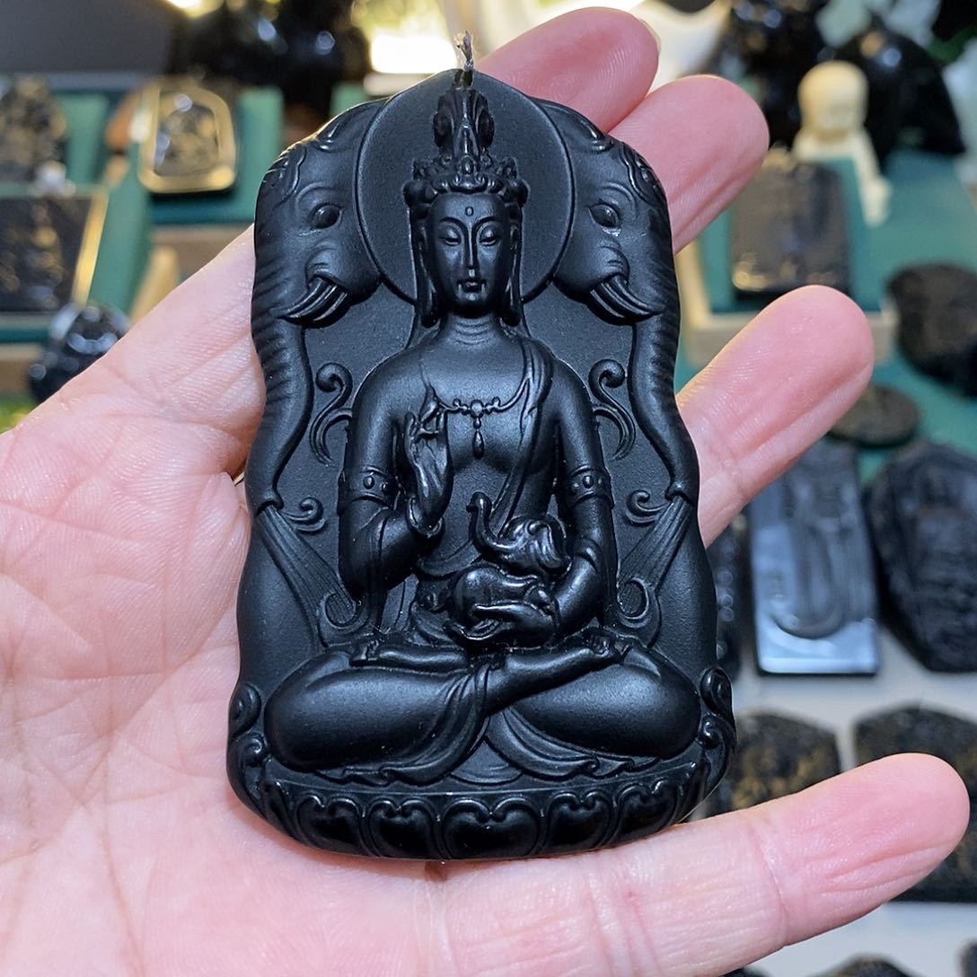 蛇纹石玉颈饰未镶嵌三***华