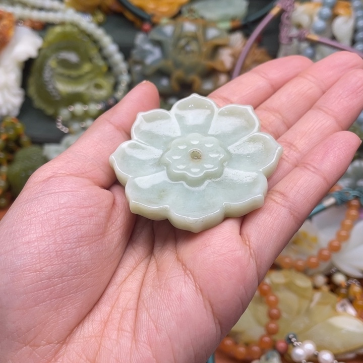 蛇纹石玉吊坠合金