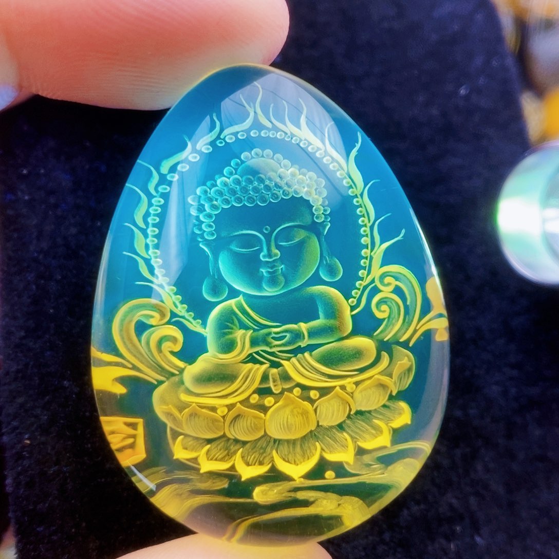 【闪购商品】未镶嵌颈饰金珀琥珀阴雕