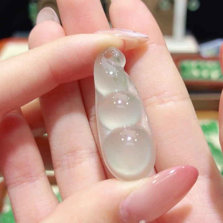 石英质玉（非洲翠）未镶嵌颈饰