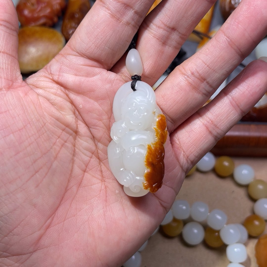 和田玉未镶嵌颈饰宇***