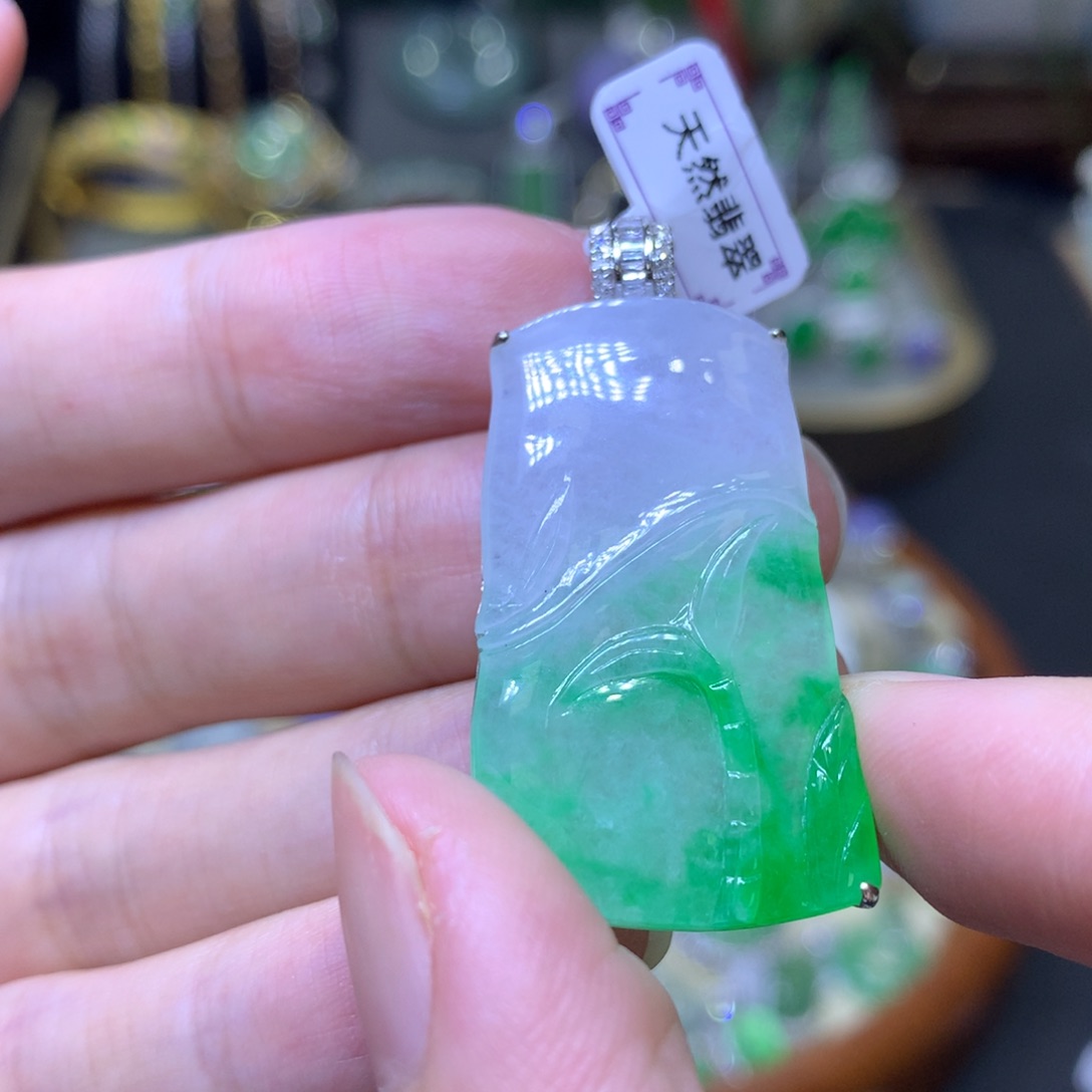 翡翠18K金镶嵌颈饰