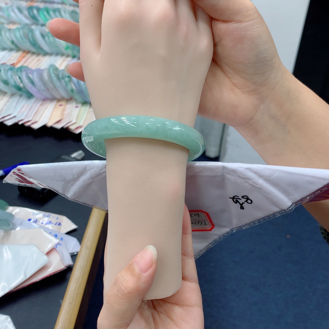 翡翠未镶嵌手镯买断