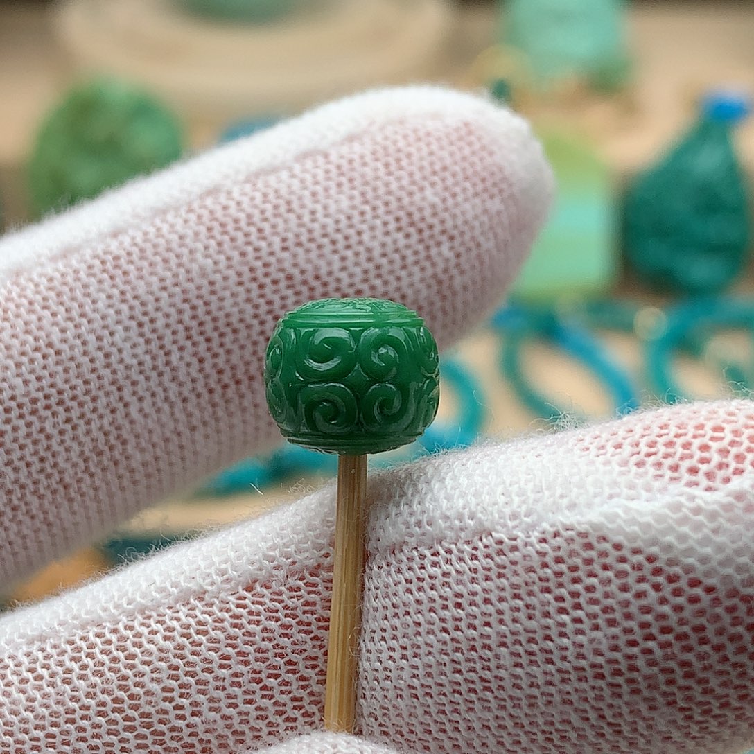 绿松石未镶嵌颈饰