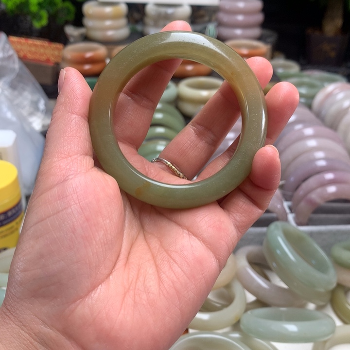 石英质玉（佘太翠）未镶嵌手镯54.5