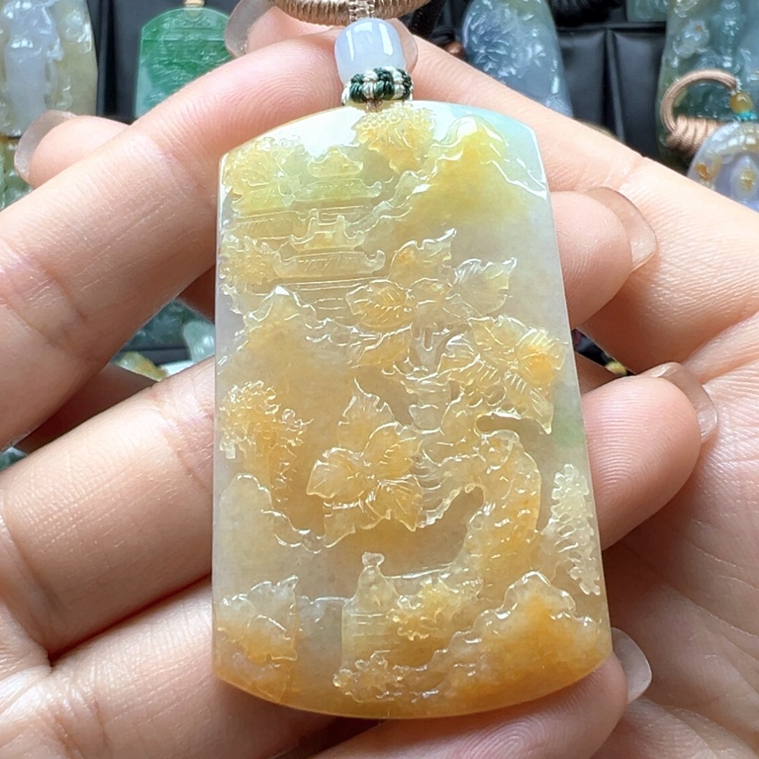 翡翠颈饰未镶嵌山水