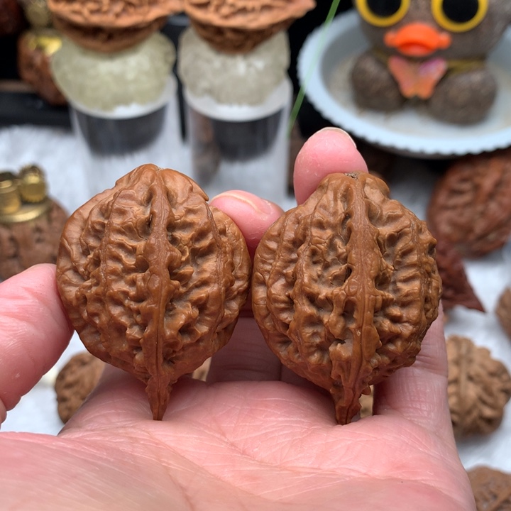 向***看文玩核桃吊坠小武核桃龙锤