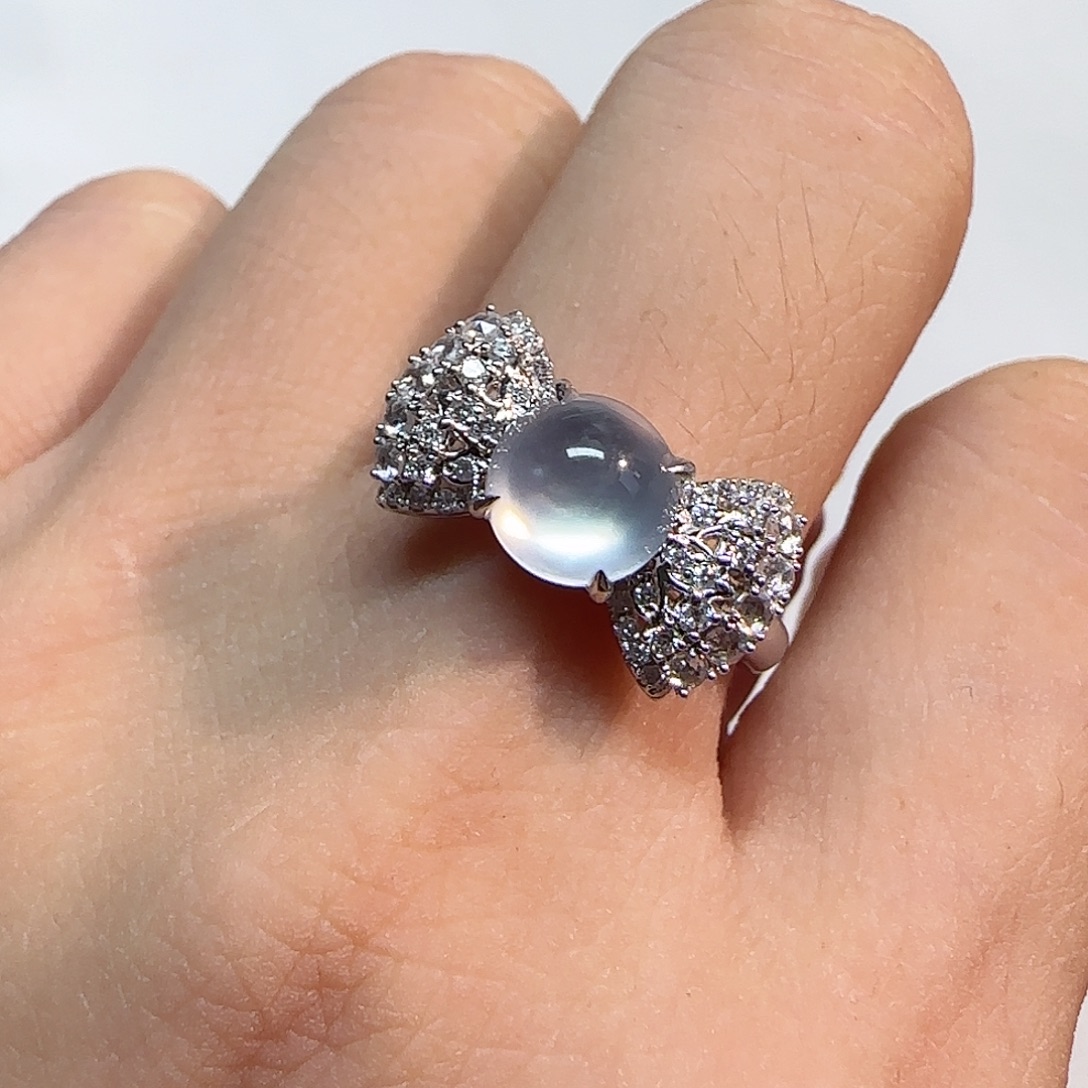 翡翠18K金镶嵌戒指蝴蝶结