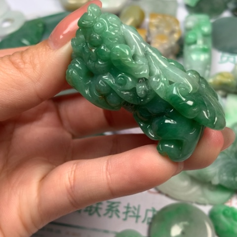 翡翠颈饰未镶嵌翡翠