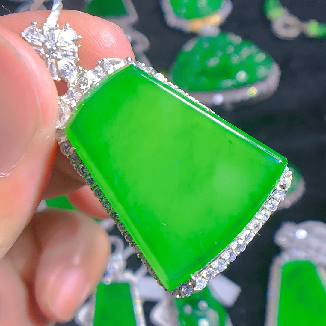 翡翠颈饰银S925镶嵌吊坠