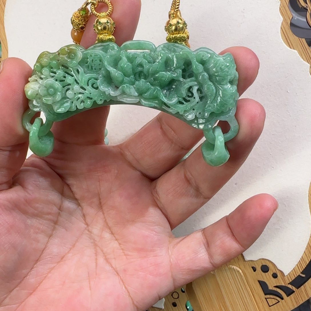 翡翠颈饰未镶嵌仿古