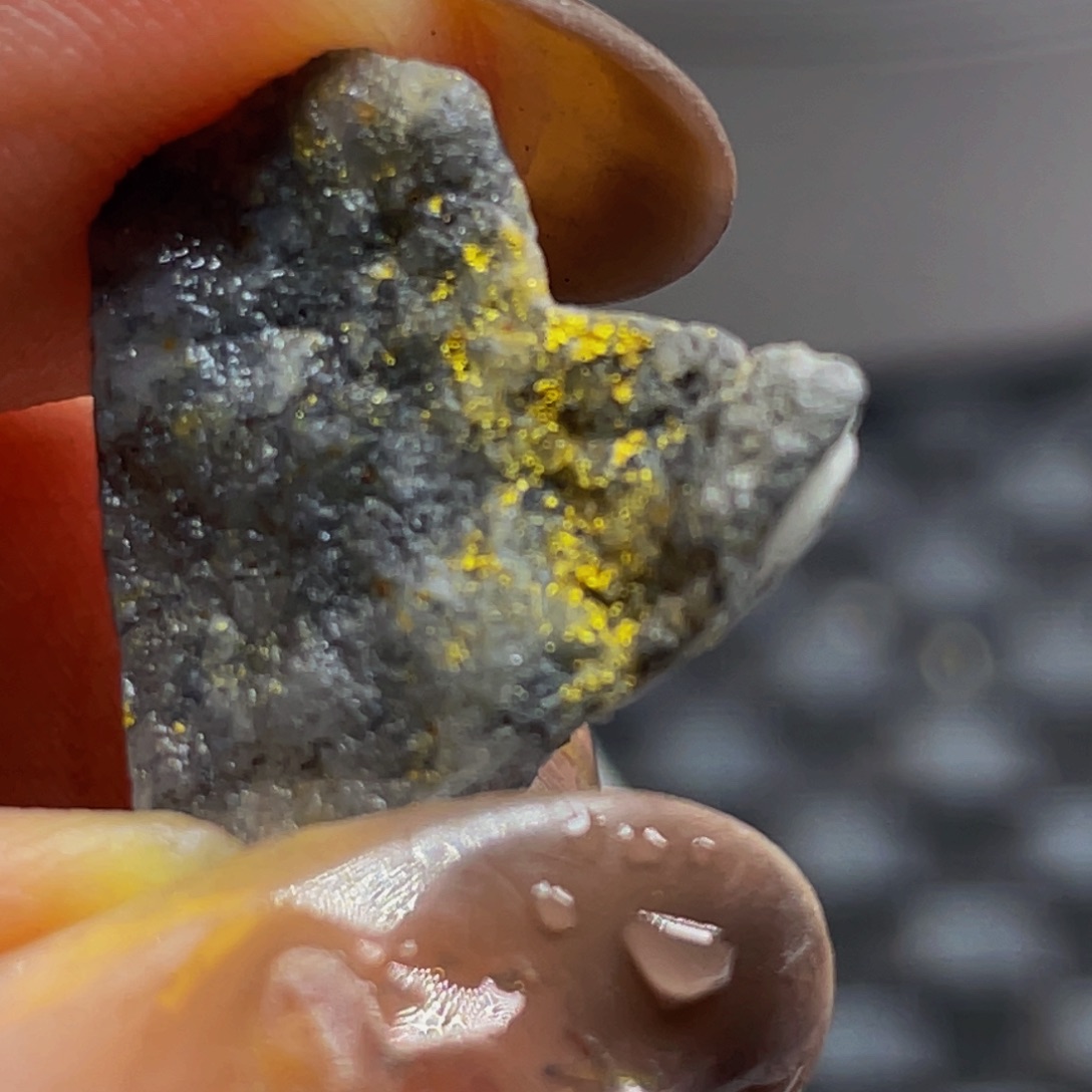 金属崇**善2.2g金达莱天然矿标