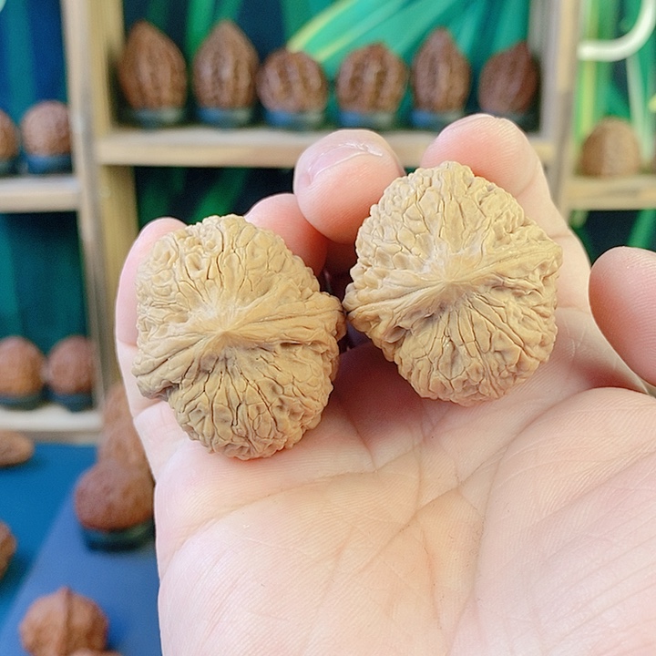 吊坠文玩核桃83滚石37尺