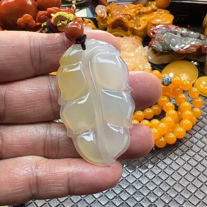 石英质玉（黄龙玉）颈饰未镶嵌