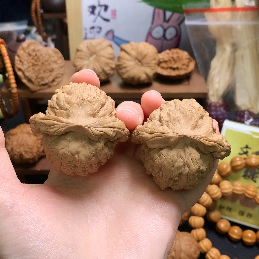 文玩核桃吊坠龙鼎52