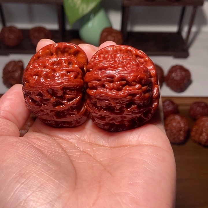 封***数文玩核桃吊坠精品白狮子