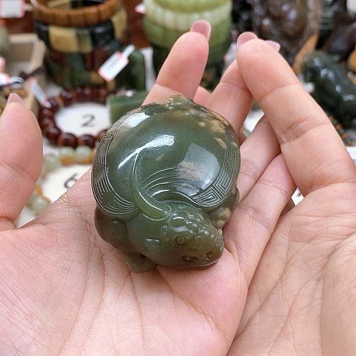 未镶嵌和田玉把件新****姐