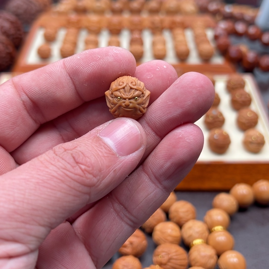 1.6尺寸镶嵌款金箍大圣