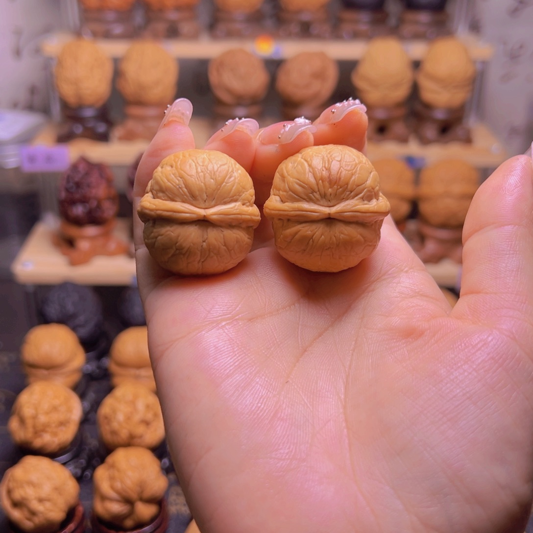 掏***,吊坠桃核蛇皮球H03、30……