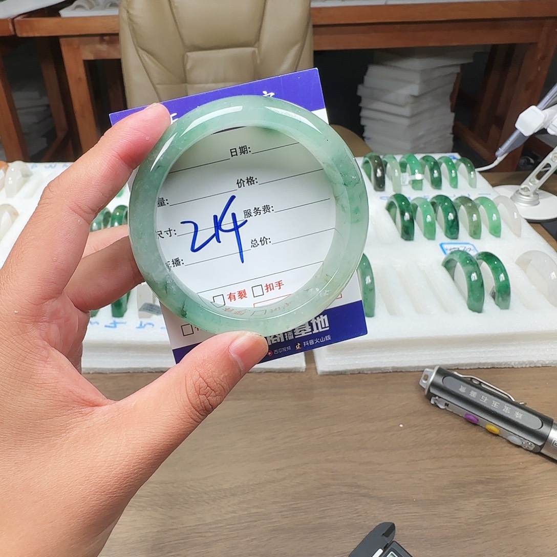 石英质玉（非洲翠）未镶嵌手镯59