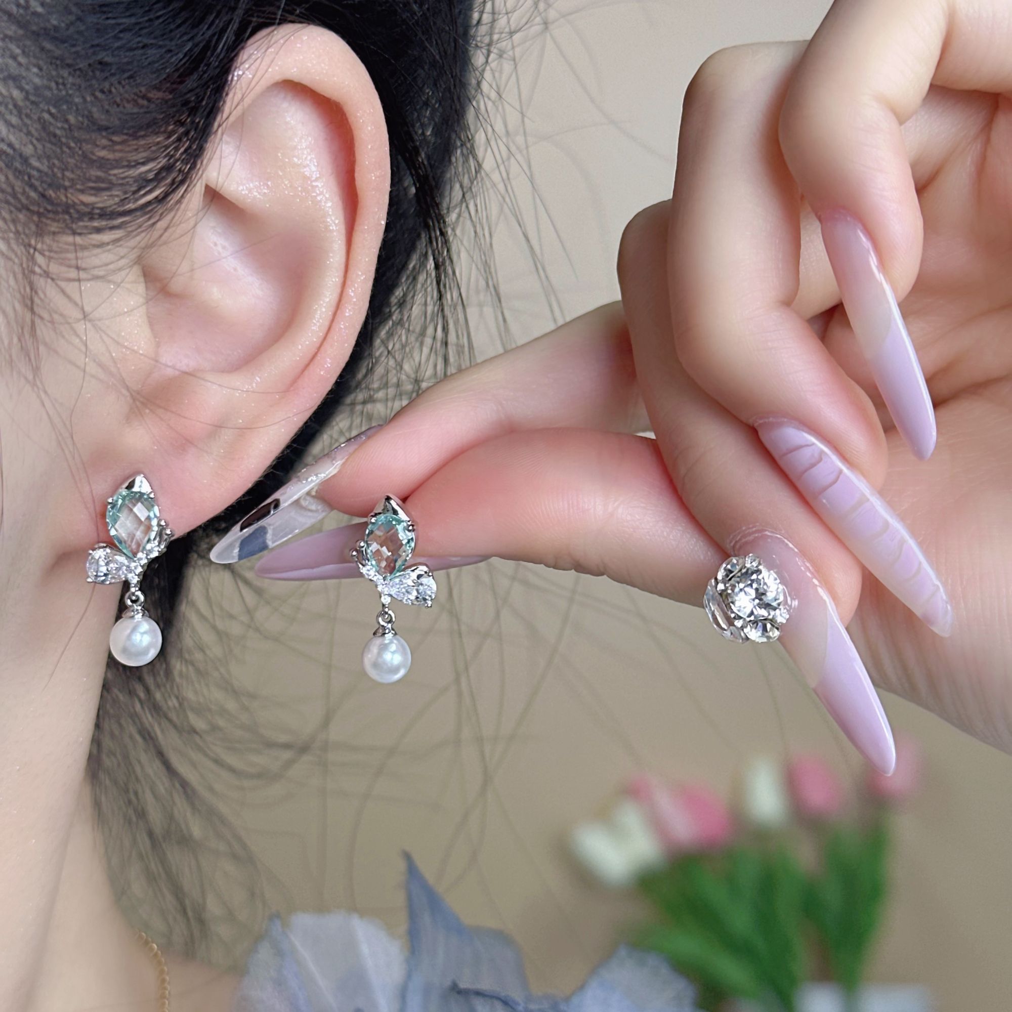 铜合金耳饰 超闪锆石珠珠耳钉轻奢小众设计感气质耳饰W334