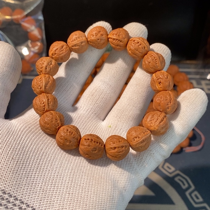 文玩核桃手串…………14