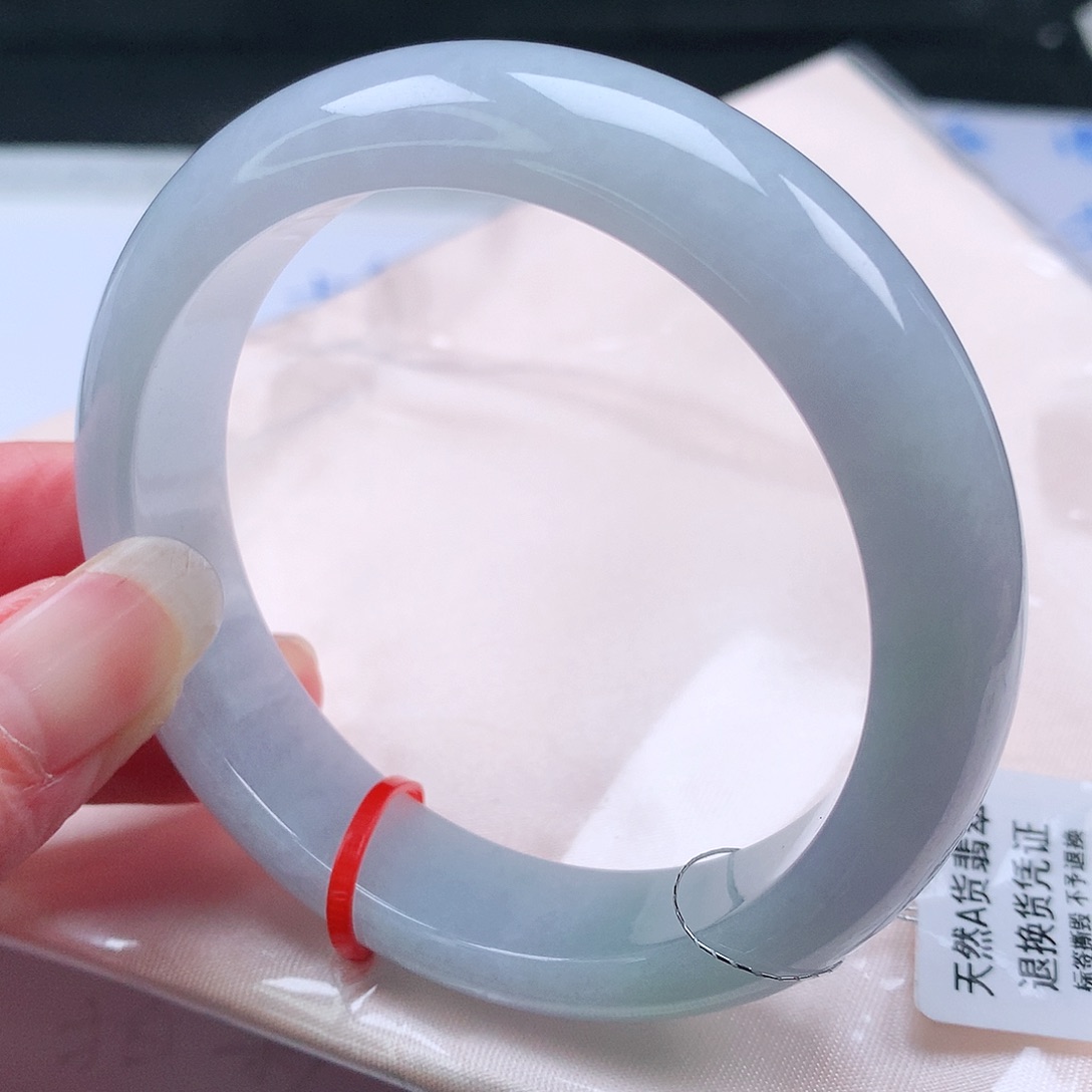 翡翠手镯未镶嵌56圈